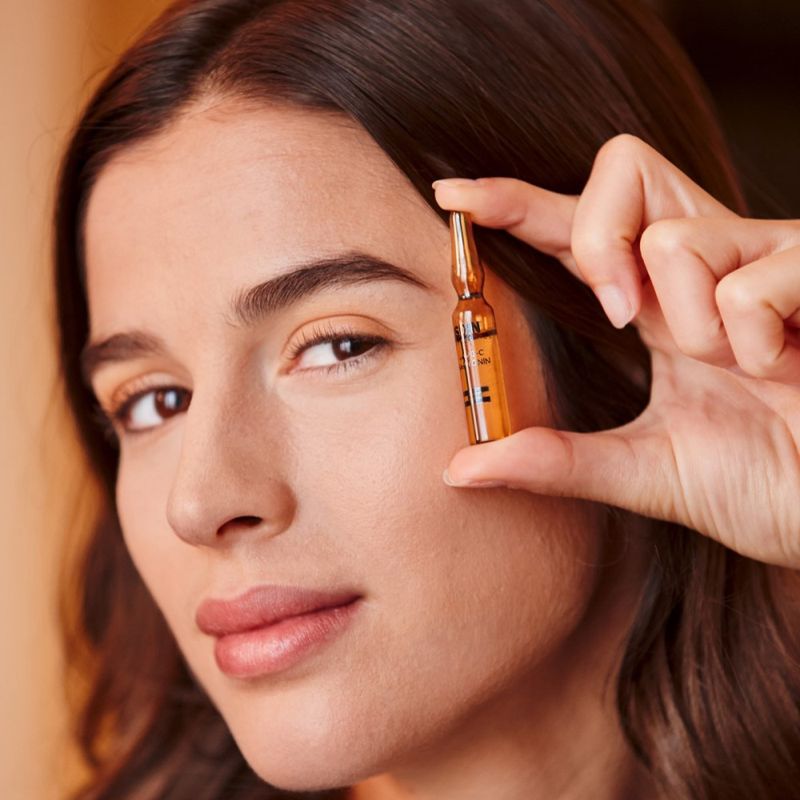 Caixa-de-Ampola-Serum-Facial-Reparador-Vitamina-C-Noturno-Isdin-10-x-2-ml