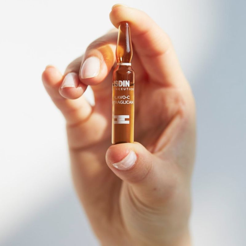 Caixa-de-Ampola-Serum-Facial-Antioxidante-Vitamina-A-Isdin-30-x-2-ml