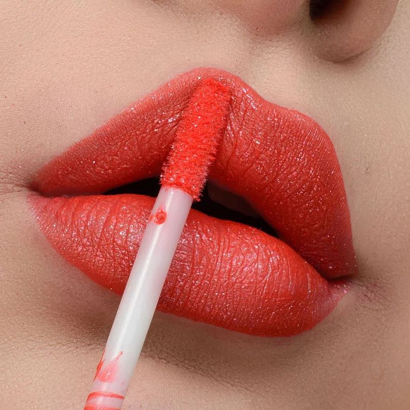 Batom-Liquido-com-Glitter-Ruby-Rose-Shine-Kisses-358-21-ml