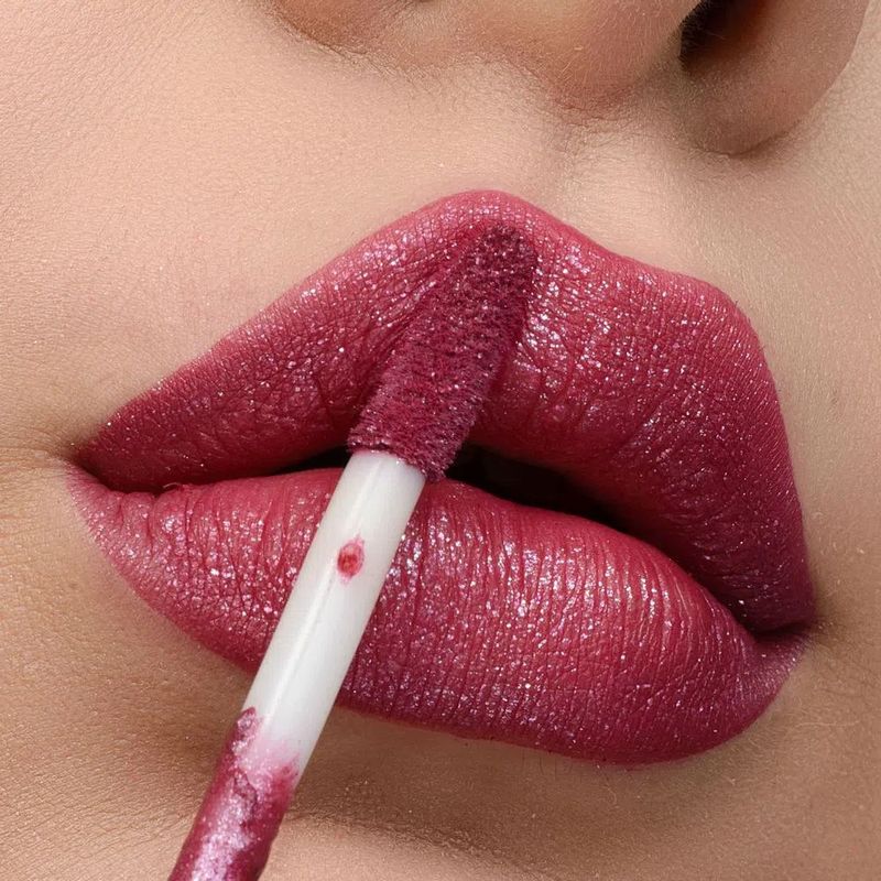 Batom-Liquido-com-Glitter-Ruby-Rose-Shine-Kisses-363-21-ml