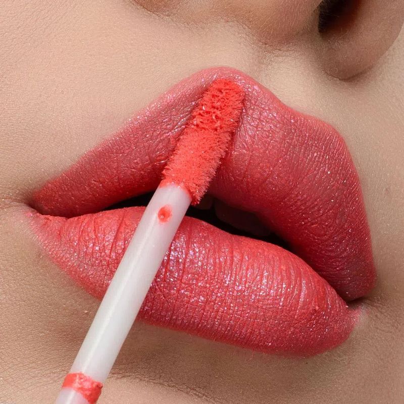 Batom-Liquido-com-Glitter-Ruby-Rose-Shine-Kisses-365-21-ml