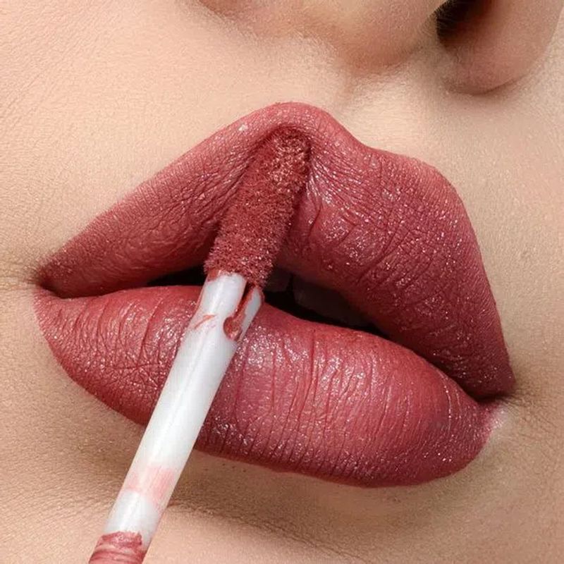 Batom-Liquido-com-Glitter-Ruby-Rose-Shine-Kisses-366-21-ml
