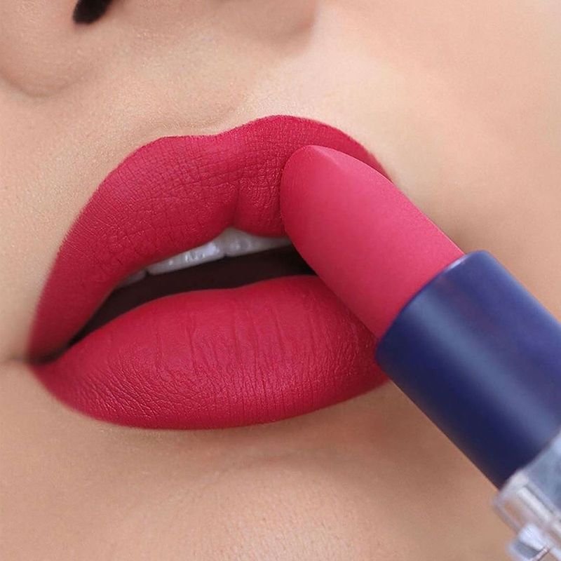 Batom-Cremoso-Matte-Bruna-Tavares-BT-Lux-Fran-3-g-Aplicacao-do-Produto