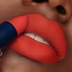 Batom-Cremoso-Matte-Bruna-Tavares-BT-Lux-Gisele-3-g-Aplicacao-do-Produto