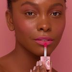 Batom-Liquido-Matte-Bruna-Tavares-BT-Plush-Peony-63-ml-Aplicacao-do-Produto-2