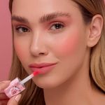 Batom-Liquido-Matte-Bruna-Tavares-BT-Plush-Coral-Charm-63-ml-Aplicacao-do-Produto-1