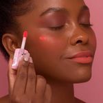 Batom-Liquido-Matte-Bruna-Tavares-BT-Plush-Sunset-63-ml-Aplicacao-do-Produto-2