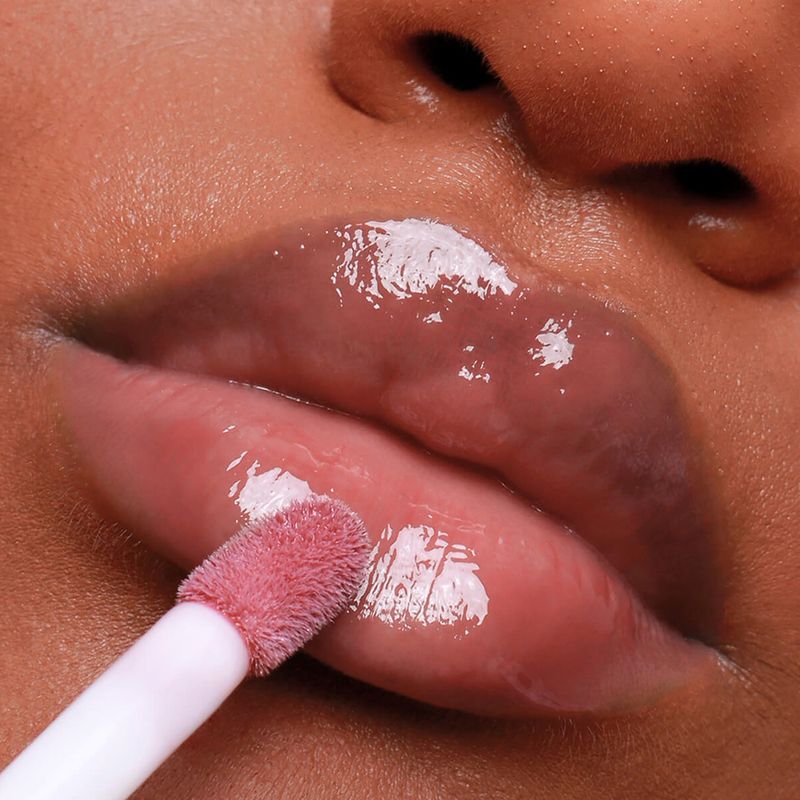 Gloss-Labial-Liquido-Metalico-Bruna-Tavares-BT-Plump-Siren-6-ml-Aplicacao-do-Produto-1