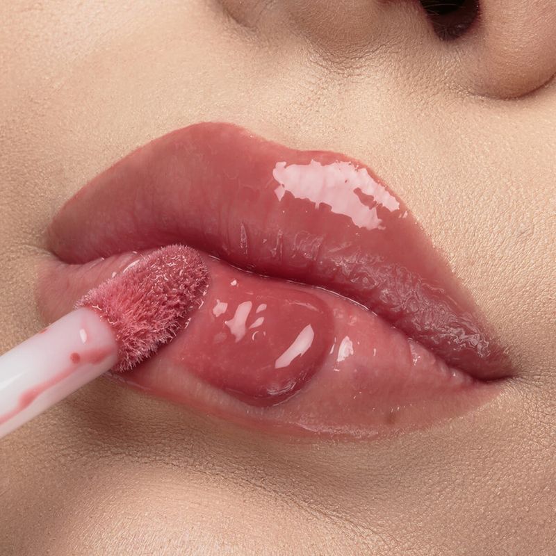 Gloss-Labial-Liquido-Metalico-Bruna-Tavares-BT-Plump-Siren-6-ml-Aplicacao-do-Produto-2