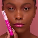 Gloss-Liquido-Acetinado-Bruna-Tavares-BT-Jelly-Peony-35-ml-Modelo-com-Produto-2
