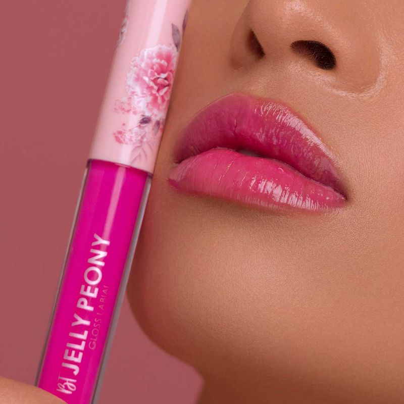 Gloss-Liquido-Acetinado-Bruna-Tavares-BT-Jelly-Peony-35-ml-Modelo-com-Produto-3