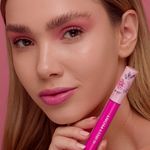 Gloss-Liquido-Acetinado-Bruna-Tavares-BT-Jelly-Peony-35-ml-Modelo-com-Produto-5