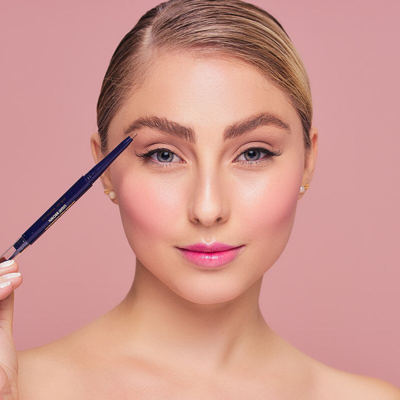 Lapis-para-Sobrancelha-Matte-Bruna-Tavares-BT-Browshape-Light-Brown-025-g-Aplicacao-do-Produto-1
