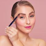 Lapis-para-Sobrancelha-Matte-Bruna-Tavares-BT-Browshape-Light-Brown-025-g-Aplicacao-do-Produto-2