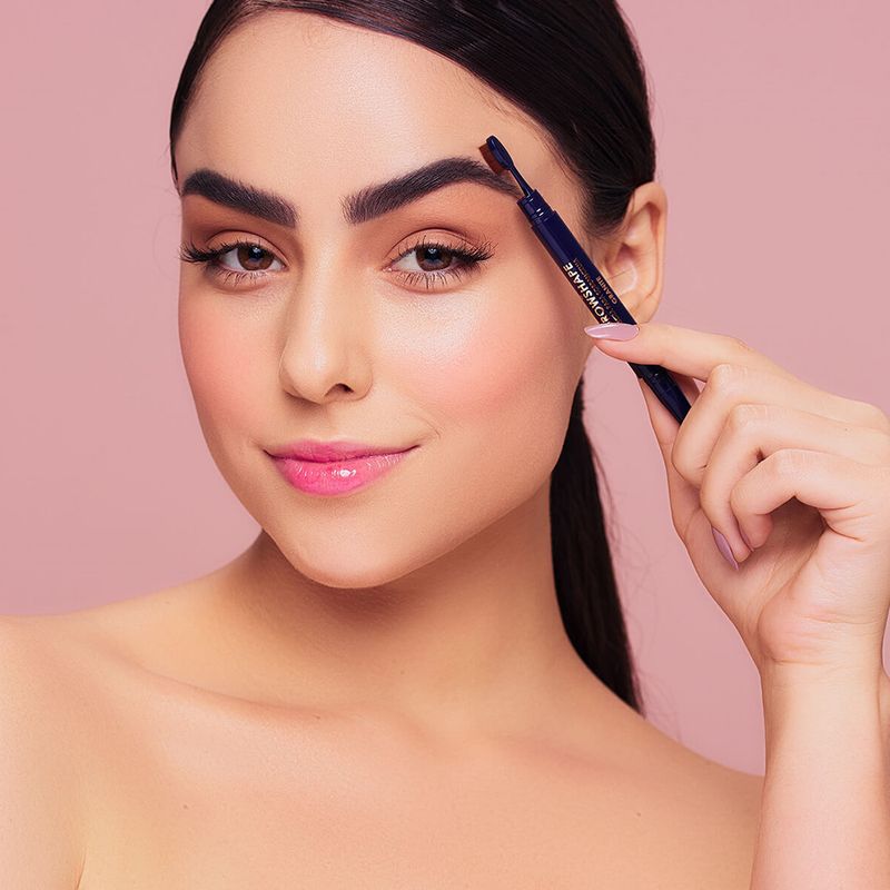 Lapis-para-Sobrancelha-Matte-Bruna-Tavares-BT-Browshape-Granite-025-g-Aplicacao-do-Produto-2