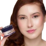 Po-Solto-Aveludado-Bruna-Tavares-BT-Skin-Powder-Fair-15-g-Modelo-com-Produto
