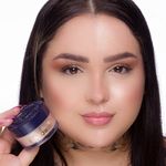 Po-Solto-Aveludado-Bruna-Tavares-BT-Skin-Powder-Light-15-g-Modelo-com-Produto