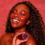 Blush-Compacto-em-Po-Bruna-Tavares-BT-Shimmer-Tulum-5-g-Modelo-3