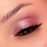 Sombra-e-Iluminador-em-Po-2x1-Bruna-Tavares-BT-Mallow-Fairytale-Aplicacao-do-Produto