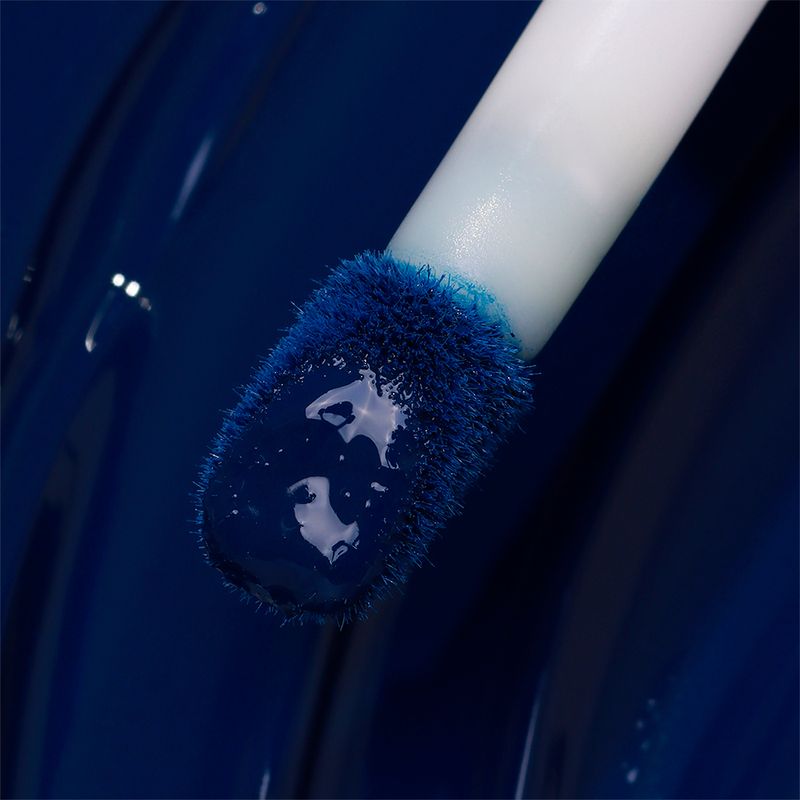 Primer-e-Sombra-Liquida-2x1-Bruna-Tavares-BT-Velvet-Navy-6-ml-Detalhe