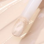 Primer-e-Sombra-Liquida-2x1-Bruna-Tavares-BT-Velvet-Off-White-6-ml-Detalhe