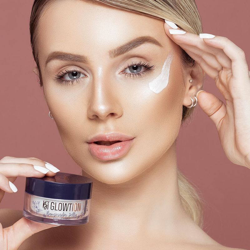 Iluminador-em-Gel-Luminoso-Bruna-Tavares-BT-Glowtion-Lumi-40-g-Aplicacao-do-Produto