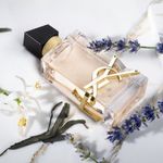 Perfume-Yves-Saint-Laurent-Libre-Feminino-Eau-de-Toilette-30-ml-Imagem-Ambientada-1