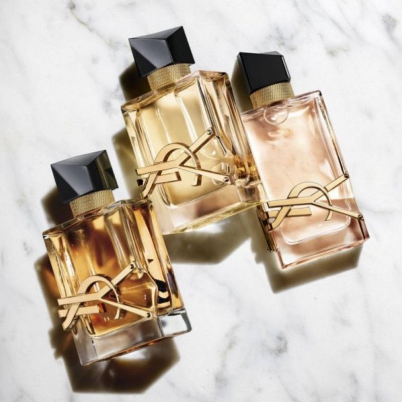 Perfume-Yves-Saint-Laurent-Libre-Feminino-Eau-de-Toilette-30-ml-Imagem-Ambientada-2