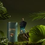 Perfume-Jean-Paul-Gaultier-Le-Beau-Le-Parfum-Masculino-Eau-de-Parfum-125-ml-Imagem-Ambientada-1