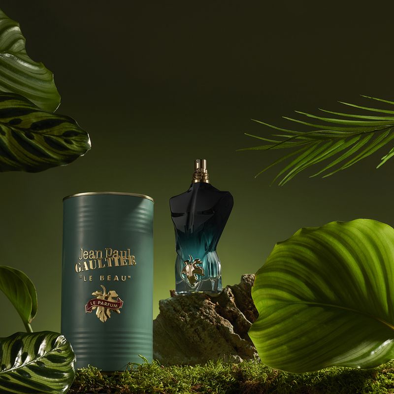 Perfume-Jean-Paul-Gaultier-Le-Beau-Le-Parfum-Masculino-Eau-de-Parfum-75-ml-Imagem-Ambientada-1