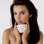 Mascara-de-Hidratacao-Kerastase-Specifique-Masque-Rehydratant-200-ml-Modelo-e-Frasco