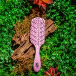 Escova-para-Desembaracar-WetBrush-Go-Green-Rosa-Imagem-Ambientada