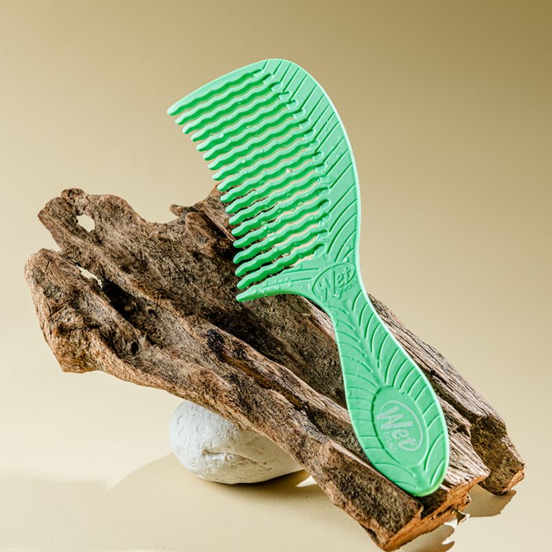 Pente-para-Desembaracar-WetBrush-Go-Green-Verde-Imagem-Ambientada-1