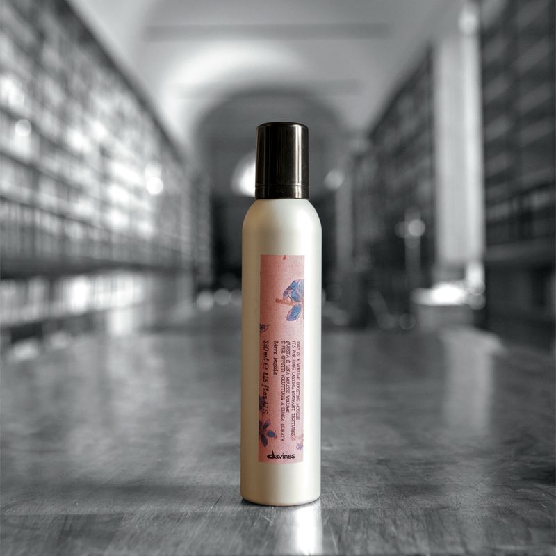 Mousse-de-Volume-Davines-More-Inside-250-ml-Ambientada