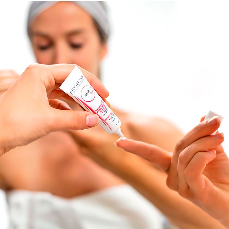 Gel-Hidratante-para-Area-dos-Olhos-Acido-Hialuronico-Bioderma-Sensibio-Eye-15-ml-Modelo-Textura