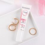 Gel-Hidratante-para-Area-dos-Olhos-Acido-Hialuronico-Bioderma-Sensibio-Eye-15-ml-Ambientada