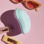 Escova-para-Desembaracar-Tangle-Teezer-The-Original-Verde-Ambientada-dois