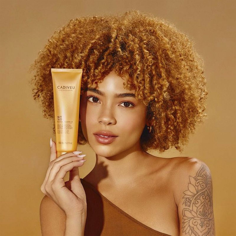 Leave-in-Cadiveu-Nutri-Glow-150-ml-Modelo-e-Frasco