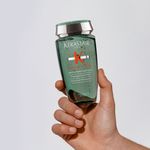 Kerastase-Genesis-Homme-Bain-de-Force-Quotidien-250-ml-Modelo-e-Produto