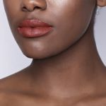 Batom-Liquido-Matte-Payot-Boca-Rosa-Beauty-Quinta-4-g-Modelo-2