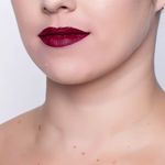Batom-Liquido-Matte-Payot-Boca-Rosa-Beauty-Sexta-4-g-Modelo-1