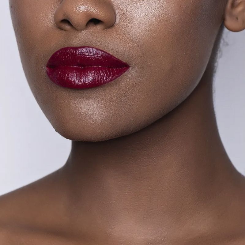 Batom-Liquido-Matte-Payot-Boca-Rosa-Beauty-Sexta-4-g-Modelo-2