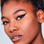 Caneta-Delineadora-Liquida-Matte-Oceane-Marilia-Mendonca-Eyeliner-Queen-Preto-12-ml-Modelo-1