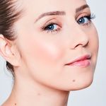 Blush-Compacto-em-Po-Oceane-Marilia-Mendonca-Celebration-Rose-Gold-8-g-Modelo-1