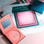 Blush-Compacto-em-Po-Oceane-Marilia-Mendonca-Celebration-Rose-Gold-8-g-Ambientada
