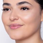 Iluminador-Solto-em-Po-Payot-Boca-Rosa-Beauty-Oops-8-g-Modelo