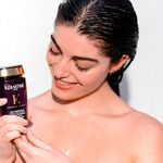 Shampoo-Kerastase-Chronologiste-Bain-Regenerant-250-ml-Textura-Modelo
