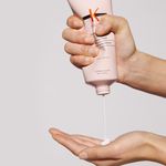 Condicionador-Kerastase-Genesis-Fondant-Renforcateur-200-ml-Textura-mao