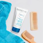 Shampoo-Bioderma-Node-DS--125-ml-Ambientada