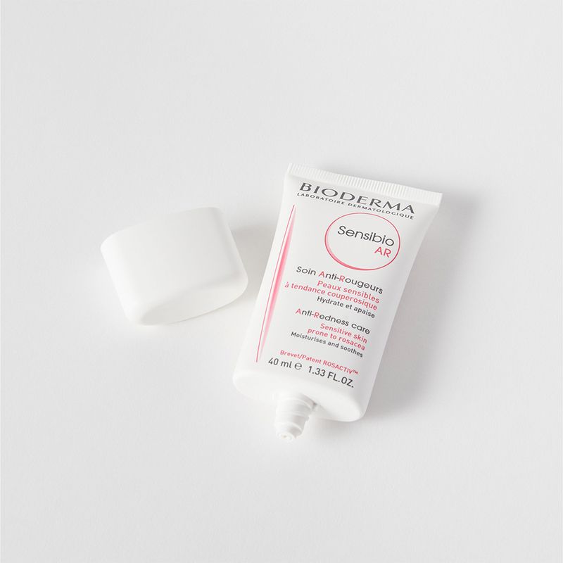 Creme-Hidratante-Facial-Bioderma-Sensibio-Ar-40-ml-Textura-Ambientada